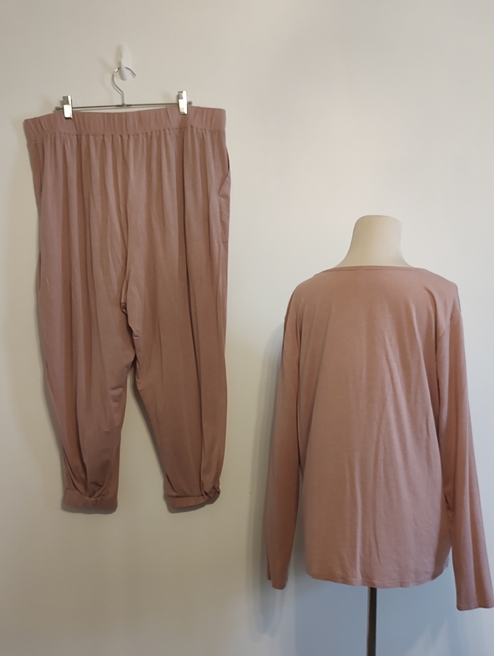 Fabletics 2 Piece Lounge Dusty Rose Set - Picture 4 of 5